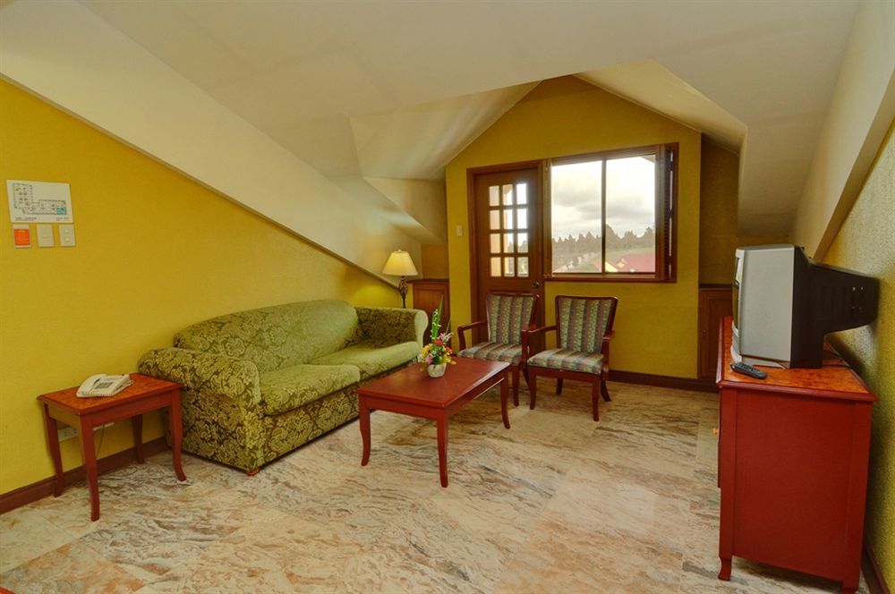 Sunrise Holiday Mansion Tagaytay City Exterior foto